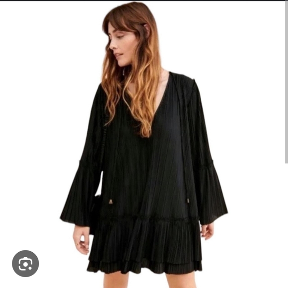 Free People Can't Help It Plisse Black Bell Sleeve Mini Dress Size Medium - Picture 6 of 12